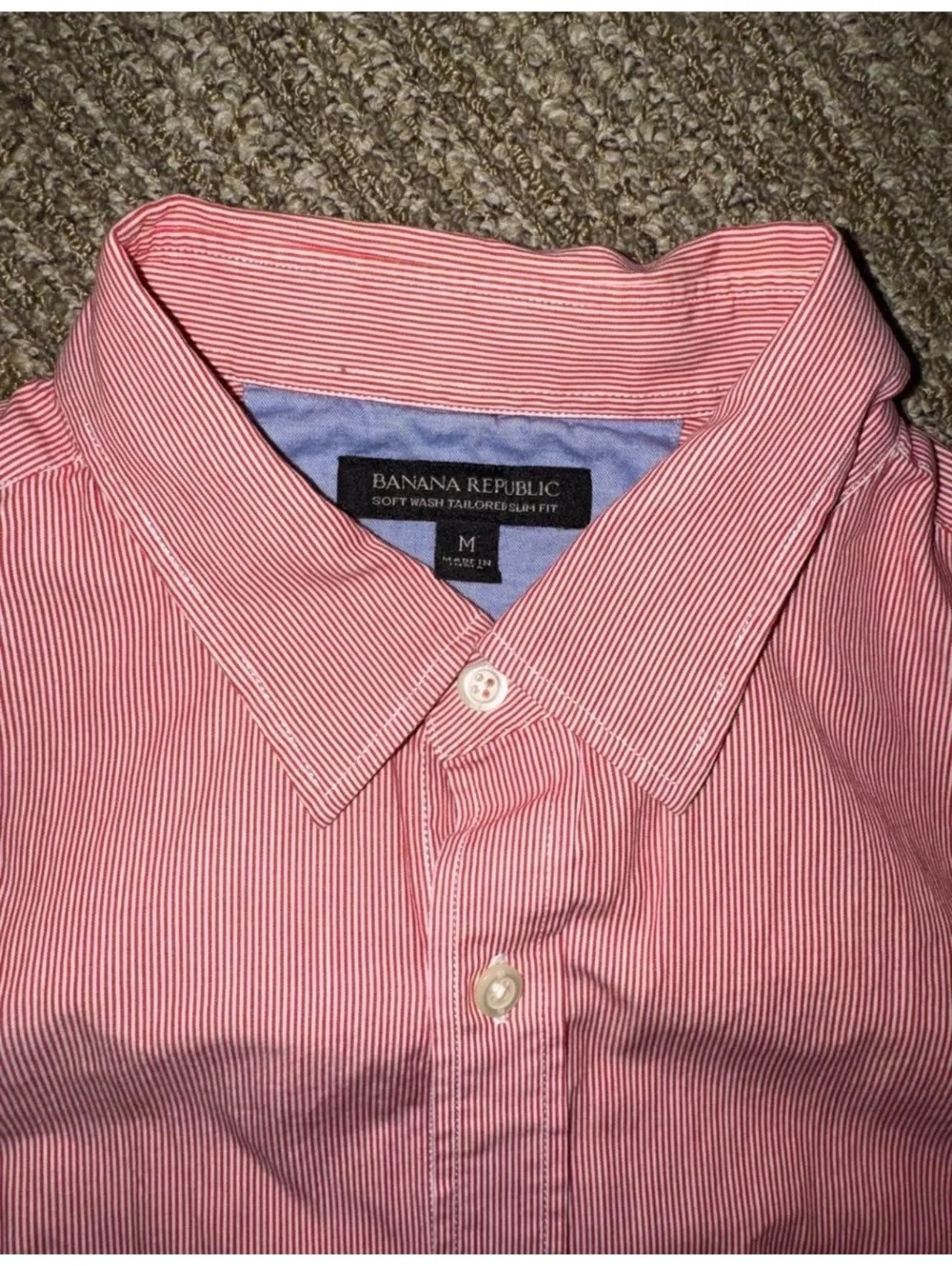 Men’s Banana Republic coral striped button up shirt Size Medium